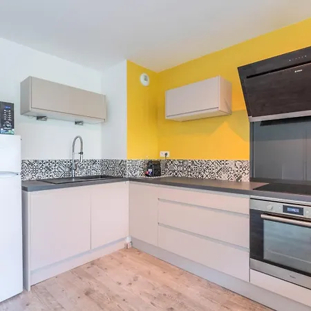 Near Metro With Parking & Balconies Apartment Lille