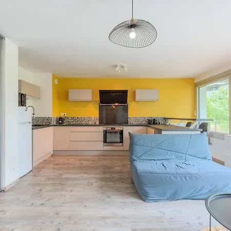 Near Metro With Parking & Balconies Apartment Lille
